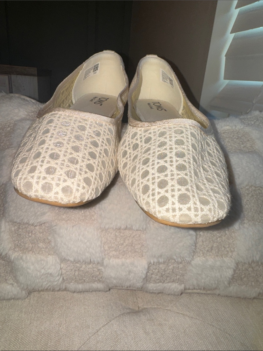 TOMS - Picture 8 of 10
